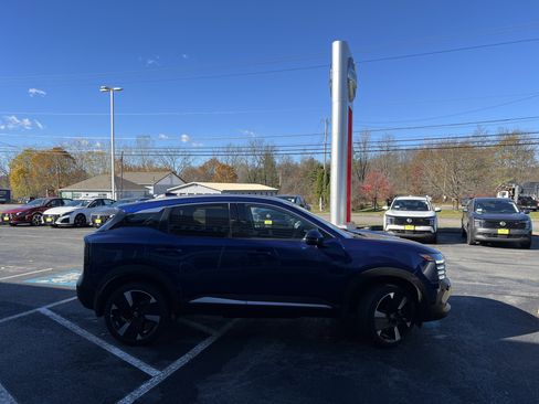 New 2025 Nissan Kicks SR image 8