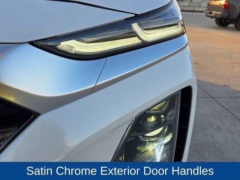 Used 2020 Hyundai Santa Fe SEL w/ Convenience + Premium Package image 11