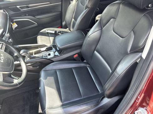 Used 2024 Kia Telluride S w/ S Sunroof Package FWD image 13