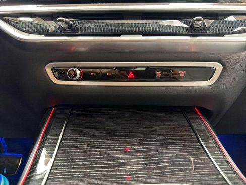 Used 2023 BMW X7 xDrive40i w/ M Sport Package AWD/4WD image 19