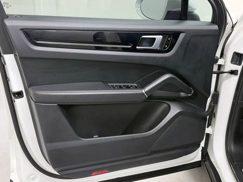Used 2019 Porsche Cayenne Sport Utility 4D image 19