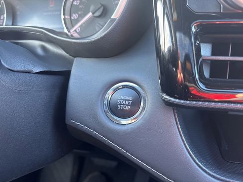 Used 2023 Toyota Highlander L image 30