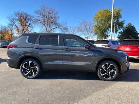 New 2025 Mitsubishi Outlander SE image 6