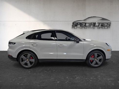 Used 2024 Porsche Cayenne S AWD/4WD image 11