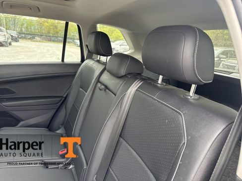 Used 2021 Volkswagen Tiguan SE w/ Panoramic Sunroof Package image 9