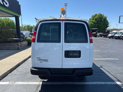Used 2011 Chevrolet Express 2500 RWD image 7