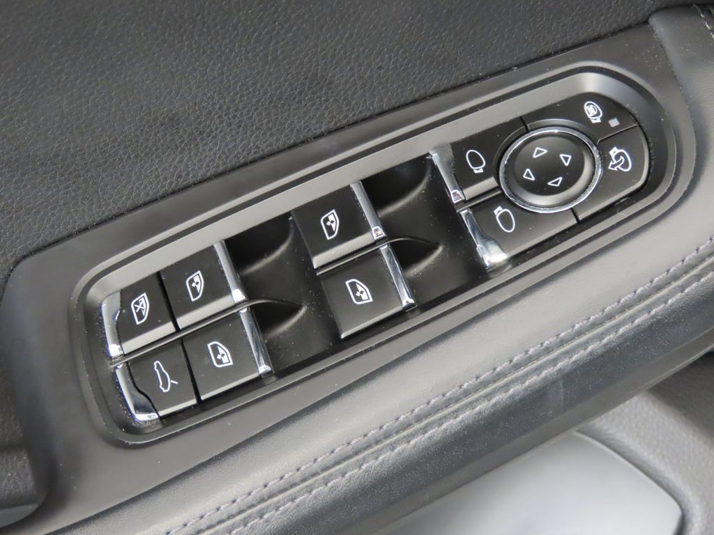 Used 2021 Porsche Macan S AWD/4WD image 39