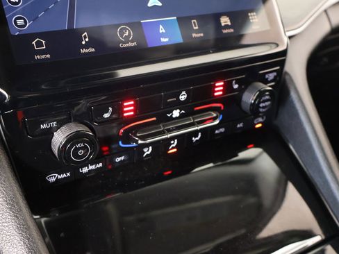 Used 2023 Jeep Grand Cherokee L Limited RWD image 8