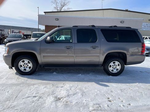 Used 2014 Chevrolet Suburban LT image 10