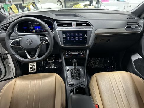 Used 2022 Volkswagen Tiguan SE R-Line image 22