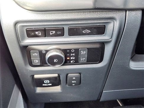 Used 2023 Ford F150 Lariat w/ Trailer Tow Package image 23