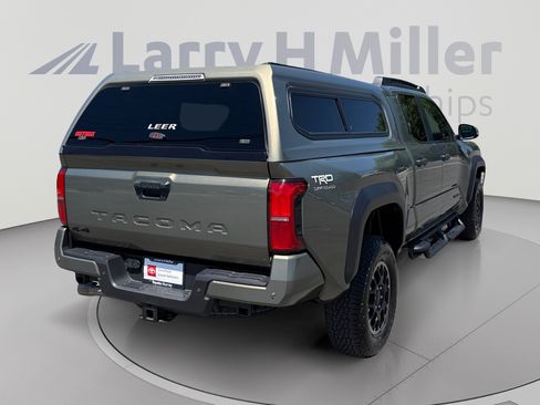 Used 2025 Toyota Tacoma TRD Off-Road w/ TRD Off Road Upgrade Package AWD/4WD image 5