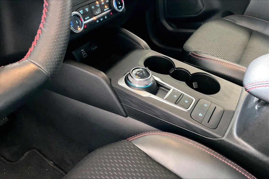 Used 2025 Ford Escape ST-Line Select AWD/4WD image 11