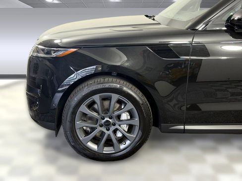 Used 2026 Land Rover Range Rover Sport SE image 11