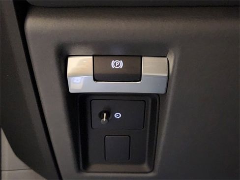 Used 2026 Land Rover Defender 110 OCTA image 21