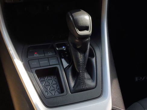 Certified 2021 Toyota RAV4 XLE w/ Convenience Package image 30