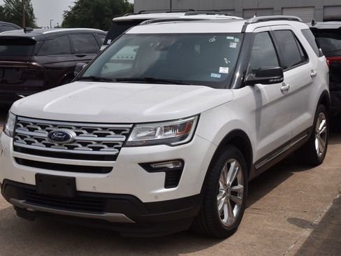 Used 2019 Ford Explorer XLT w/ Equipment Group 202A AWD/4WD image 2