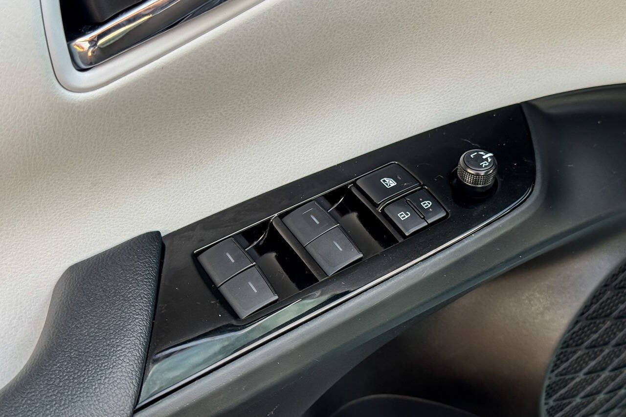Used 2019 Toyota Prius LE FWD image 20