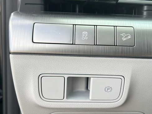 Used 2025 Hyundai Kona SEL image 14