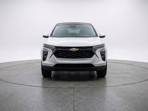 Used 2025 Chevrolet TrailBlazer LT image 2