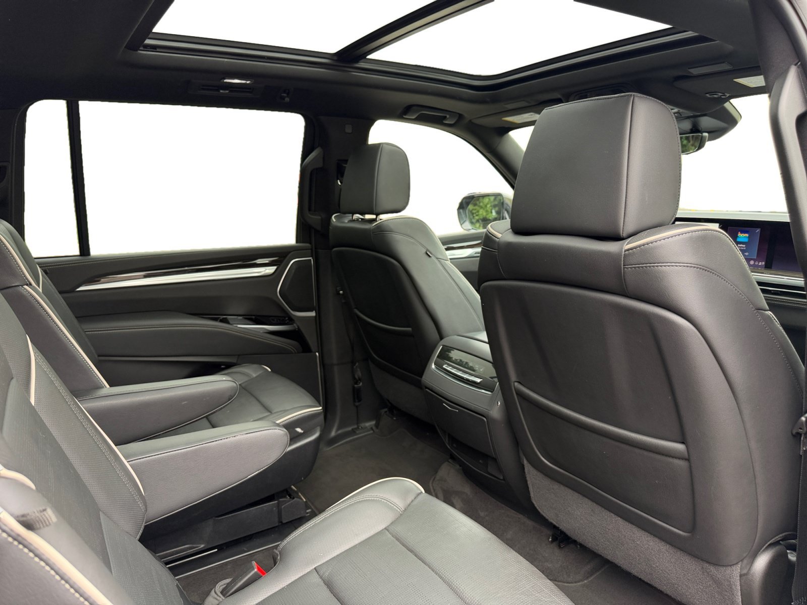 Used 2025 Cadillac Escalade ESV Premium Luxury AWD/4WD image 20