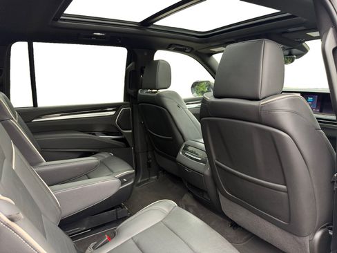 Used 2025 Cadillac Escalade ESV Premium Luxury AWD/4WD image 20