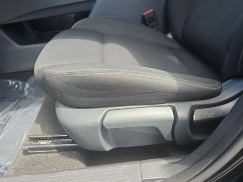 Used 2024 Nissan Rogue S FWD image 27