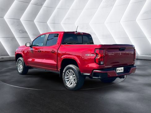 Used 2023 Chevrolet Colorado LT w/ LT Convenience Package II AWD/4WD image 3