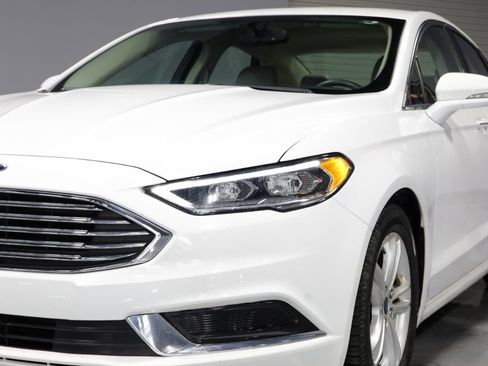 Used 2018 Ford Fusion SE w/ Fusion SE Technology Package FWD image 29