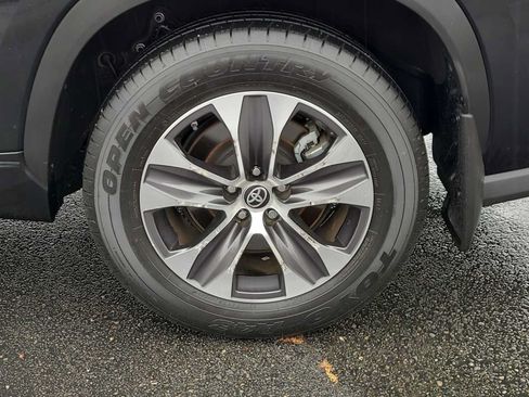 Used 2022 Toyota Highlander XLE FWD image 16