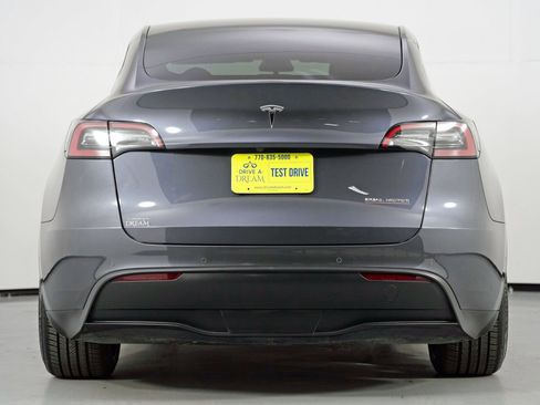 Used 2022 Tesla Model Y Performance image 11