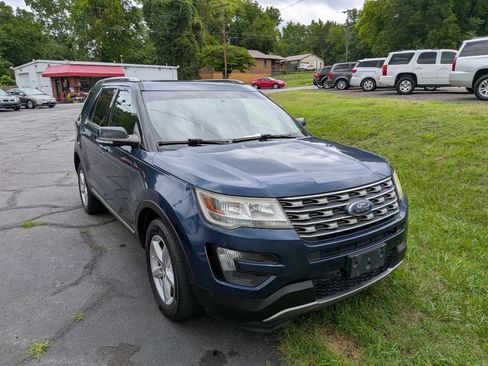 Used 2016 Ford Explorer XLT w/ Equipment Group 202A AWD/4WD image 17