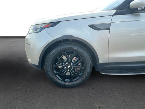 Used 2017 Land Rover Discovery SE image 13