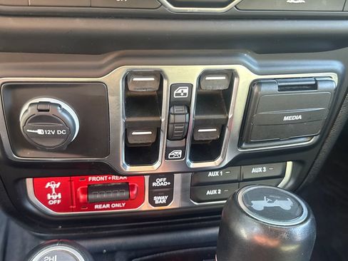 Used 2021 Jeep Wrangler Unlimited Rubicon AWD/4WD image 19