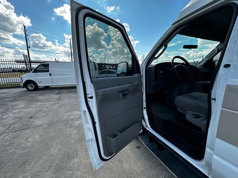 Used 2004 Ford E-250 and Econoline 250 Extended image 15