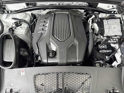 Certified 2026 Porsche Macan AWD/4WD image 31