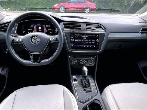 Certified 2021 Volkswagen Tiguan SEL FWD image 3