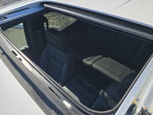 Used 2019 Chevrolet Silverado 1500 High Country w/ Technology Package image 3