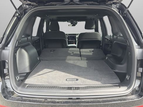 New 2025 Jeep Grand Cherokee Laredo image 28