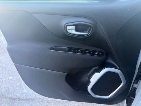 Used 2020 Jeep Renegade Latitude image 23