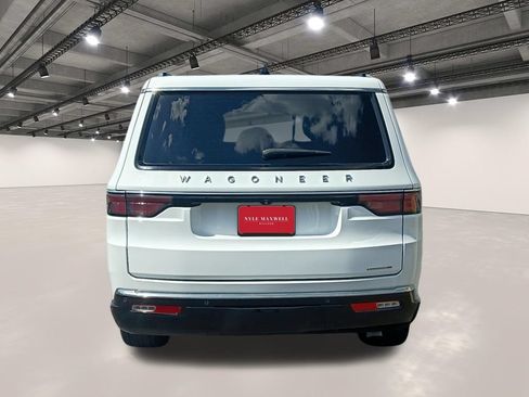 Used 2024 Jeep Wagoneer L Series II RWD image 15