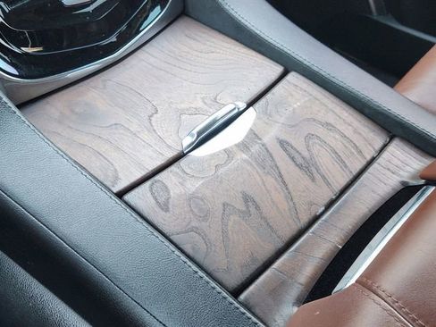 Used 2015 Cadillac Escalade Luxury image 18