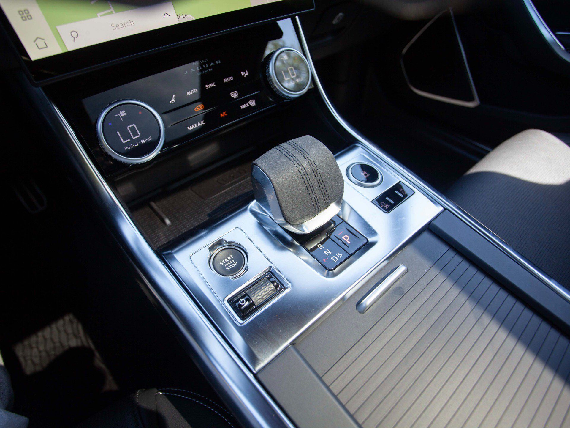 Used 2024 Jaguar XF R-Dynamic SE AWD/4WD image 13