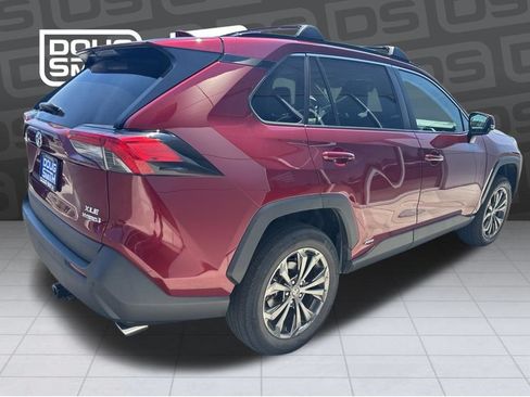 Used 2022 Toyota RAV4 XLE Premium AWD/4WD image 5
