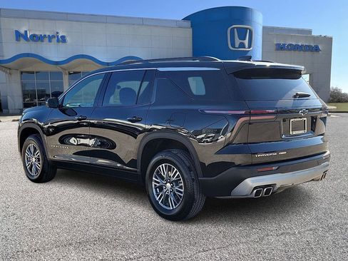 Used 2025 Chevrolet Traverse LT w/ Driver Confidence Package image 3