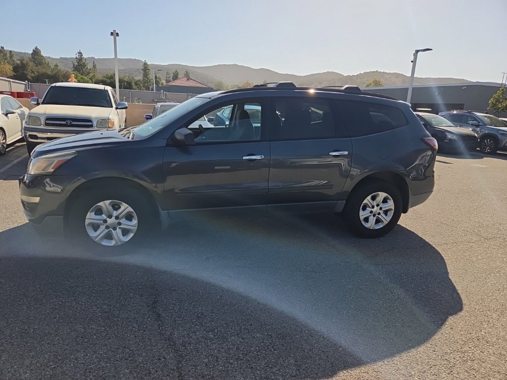 Used 2013 Chevrolet Traverse LS FWD image 2