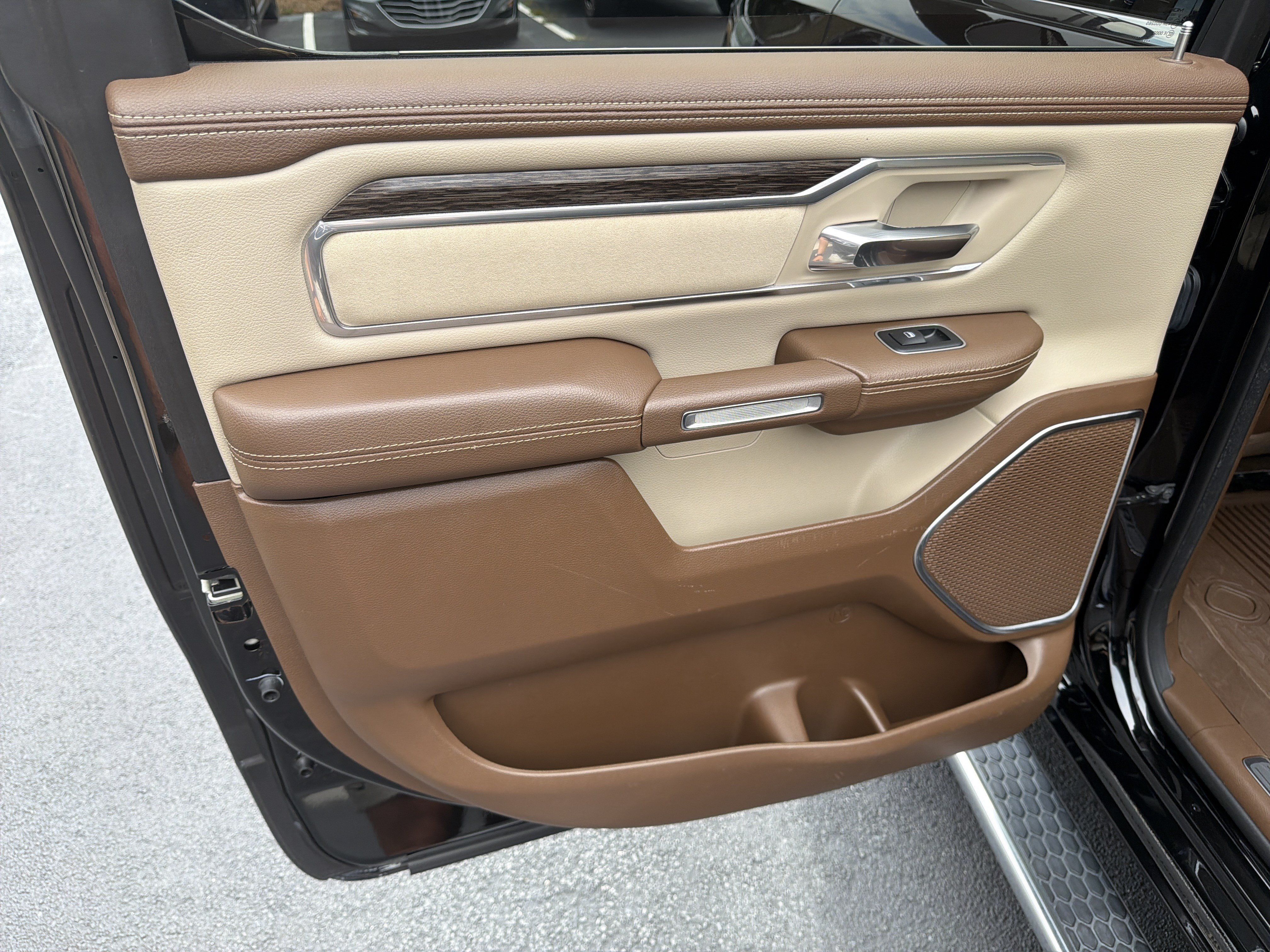 Used 2020 RAM 1500 Laramie AWD/4WD image 21
