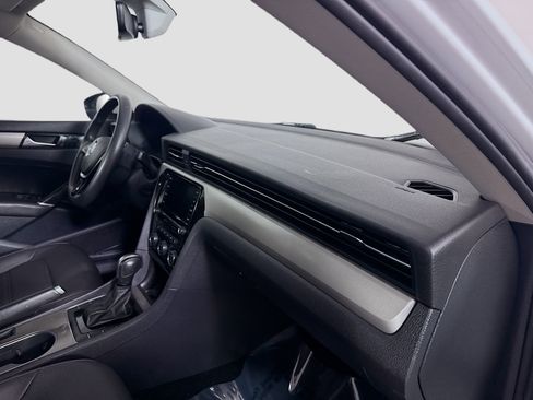 Used 2021 Volkswagen Passat 2.0T SE image 30