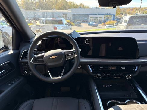New 2025 Chevrolet Suburban High Country image 27