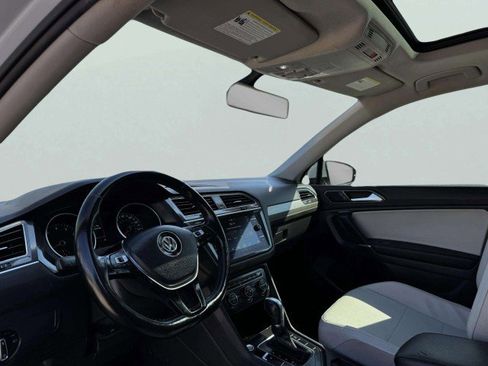 Used 2018 Volkswagen Tiguan SE w/ Panoramic Sunroof Package image 19